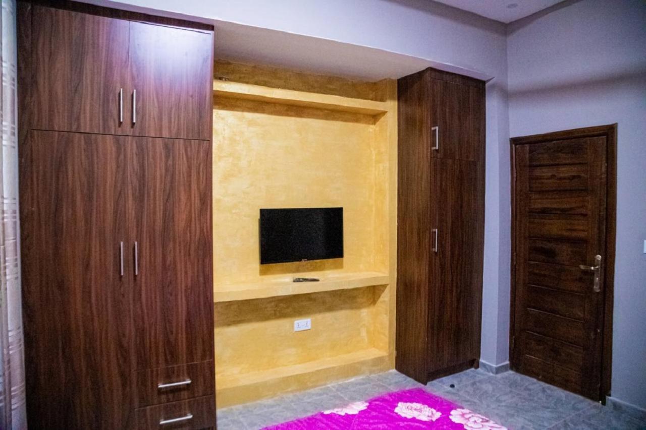 Bays Boutique Apartment Аккра Экстерьер фото