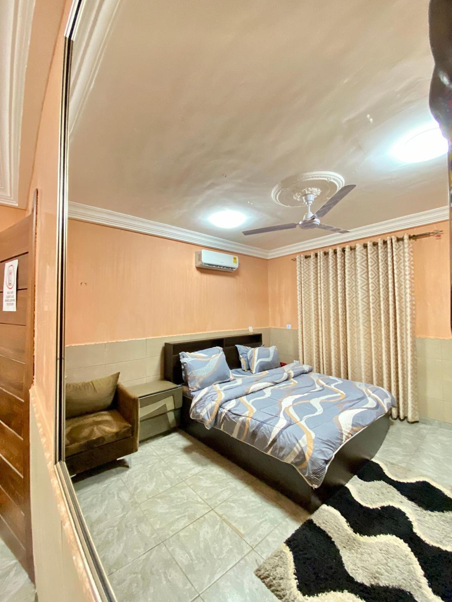 Bays Boutique Apartment Аккра Экстерьер фото