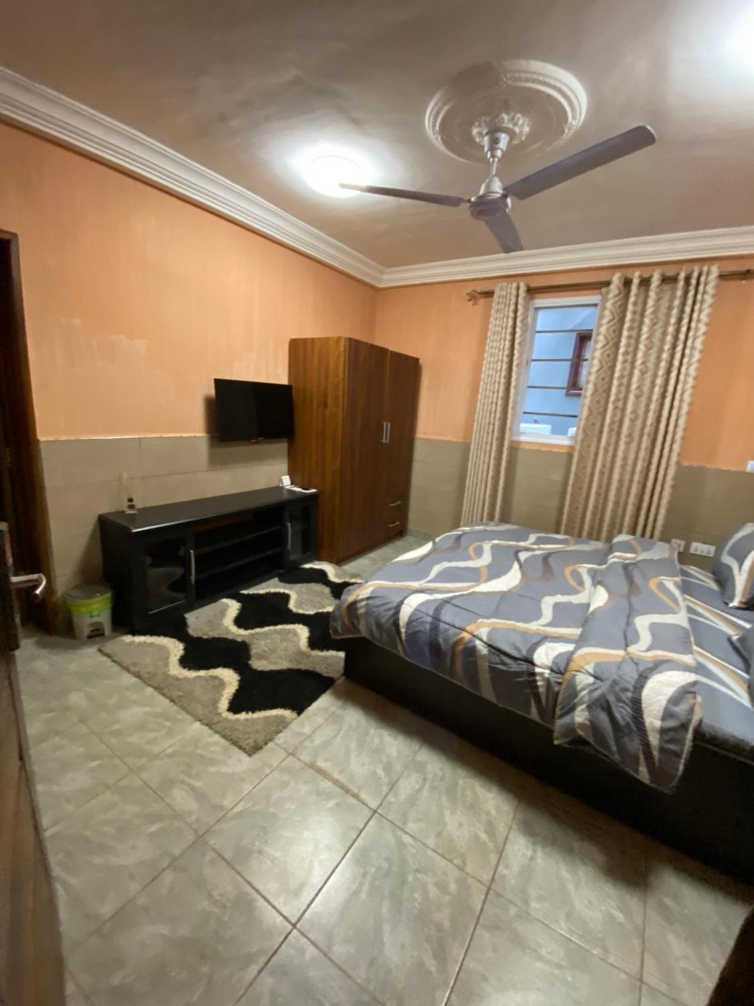 Bays Boutique Apartment Аккра Экстерьер фото