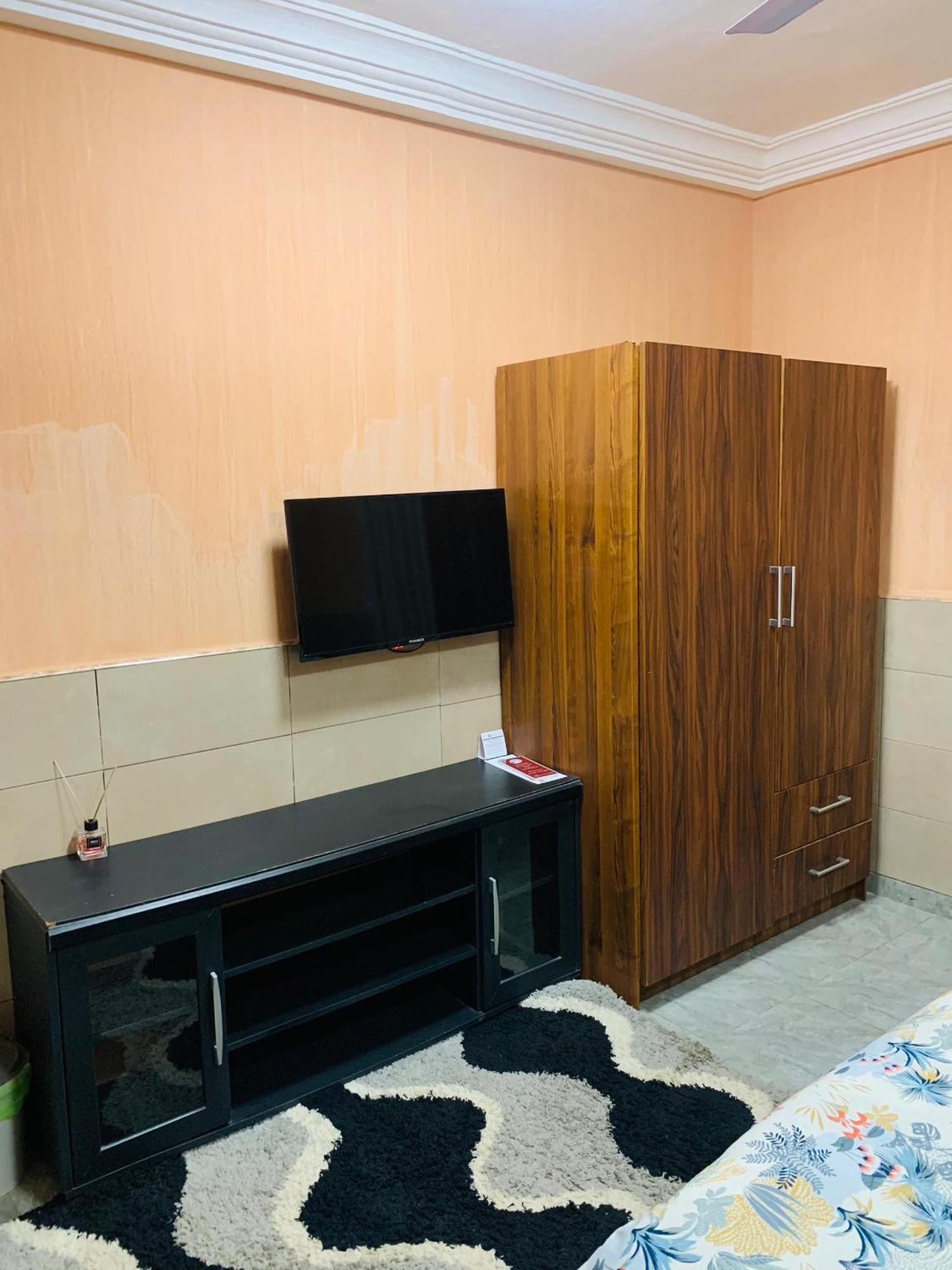 Bays Boutique Apartment Аккра Экстерьер фото