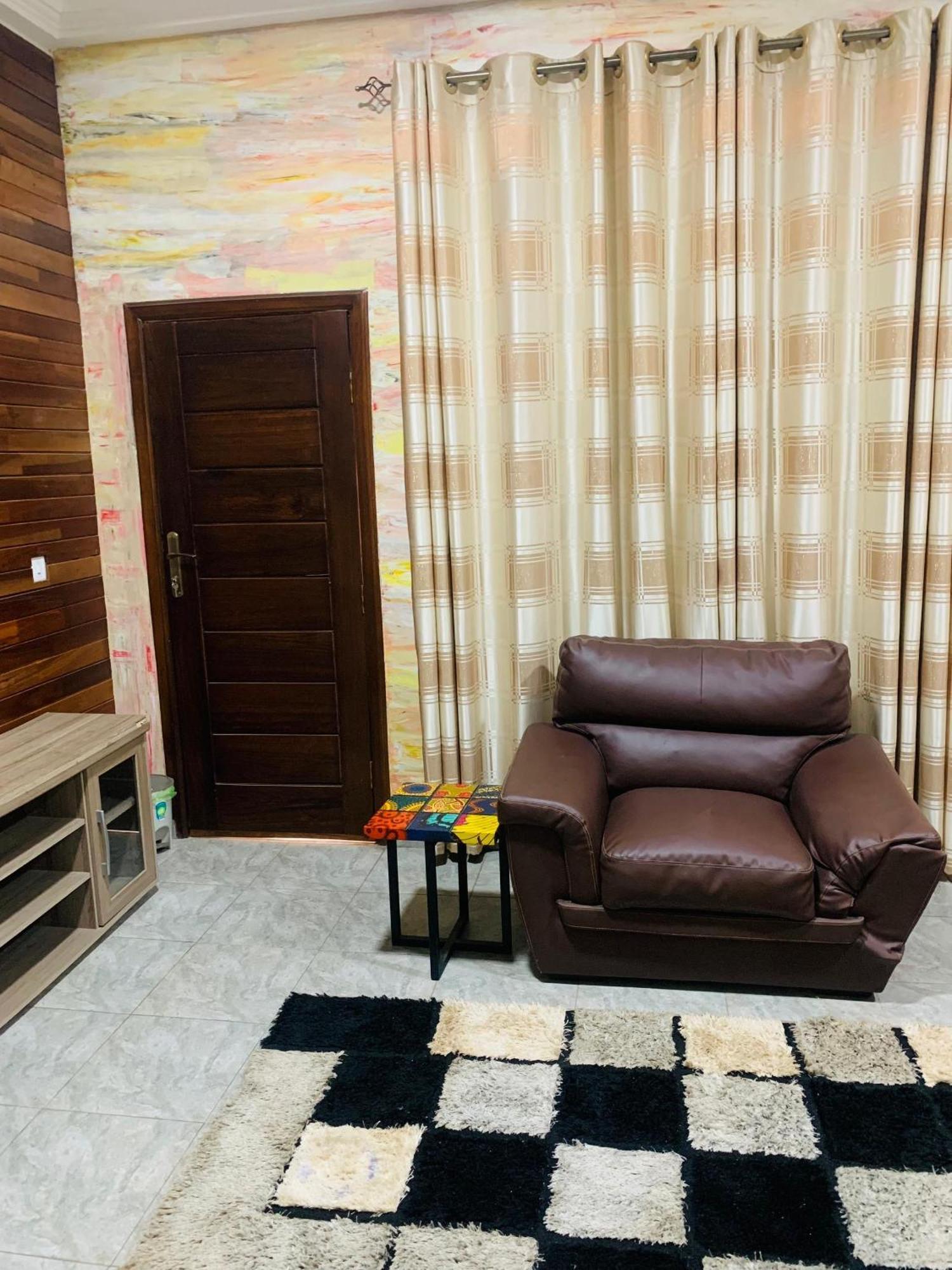 Bays Boutique Apartment Аккра Экстерьер фото