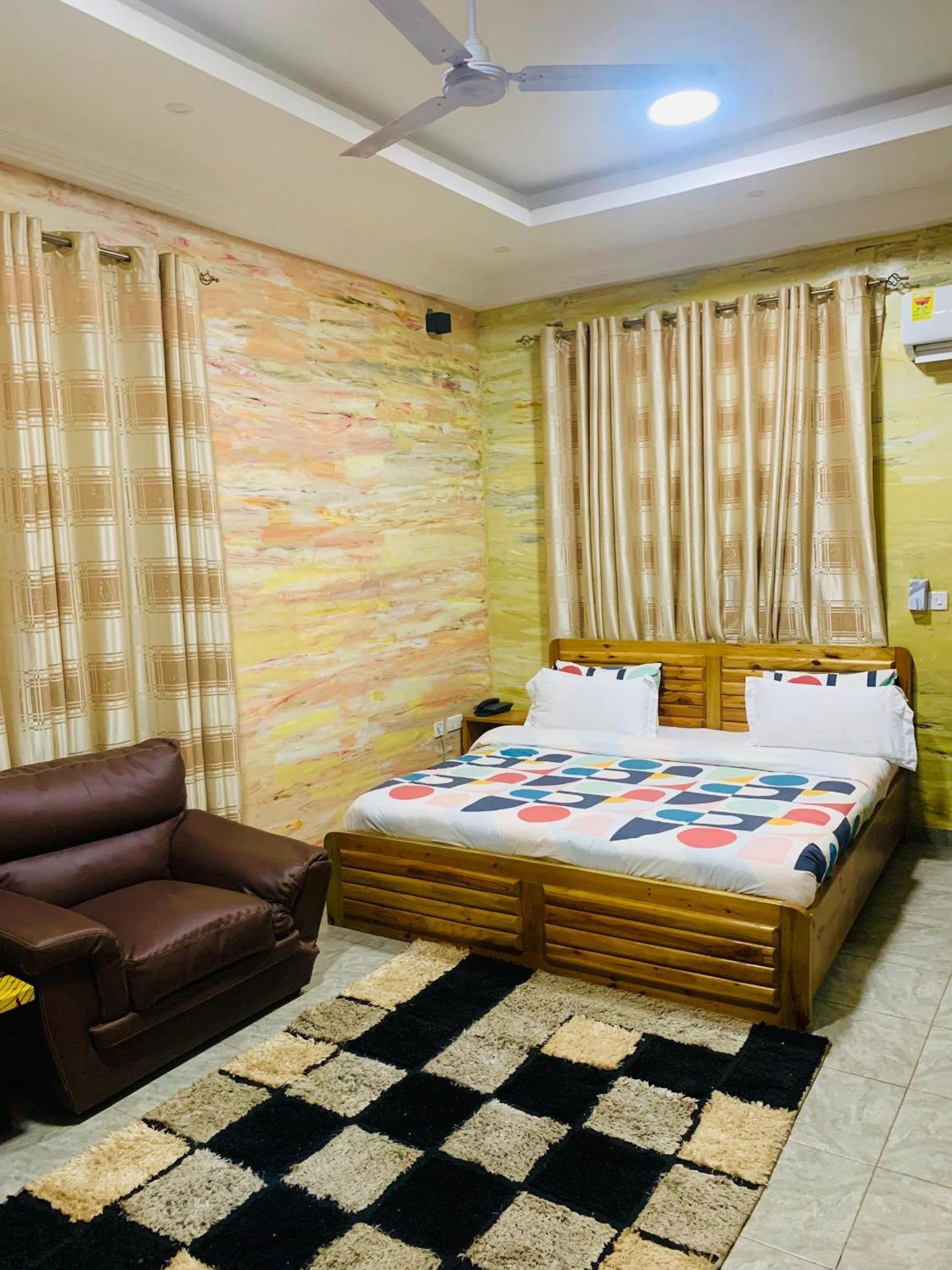 Bays Boutique Apartment Аккра Экстерьер фото